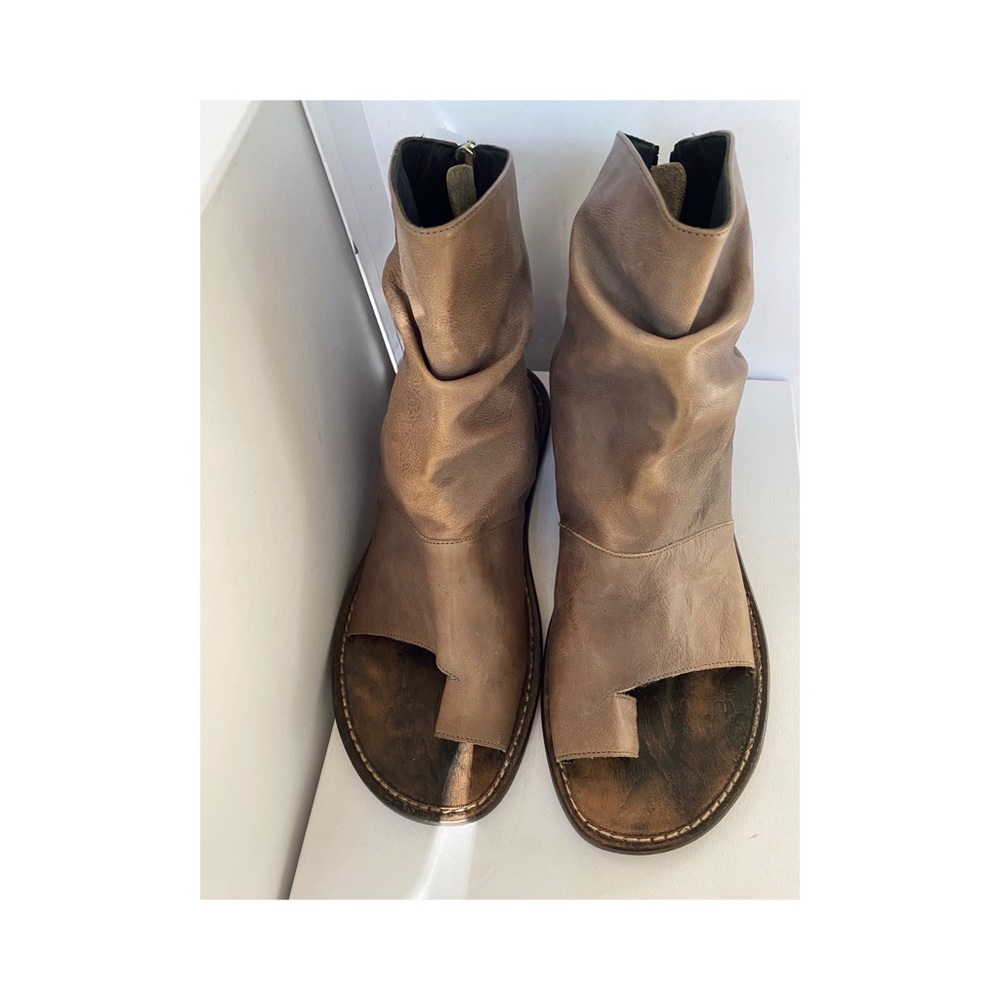 lost found ria dunn sandals Sz 41 / 1 Toe Shoes